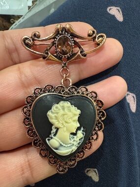 Vintage Rose Gold Heart Cameo Brooch